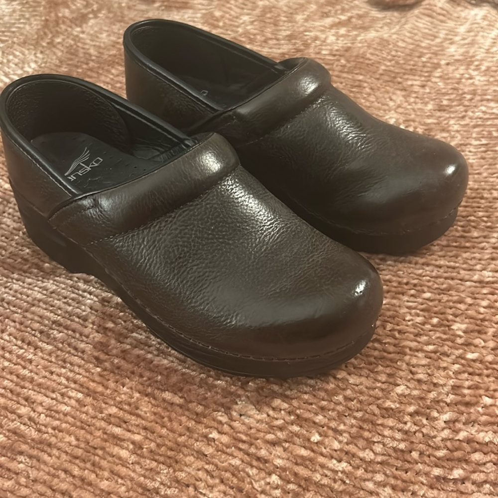 Dansko Professional Antique Leather Slip Resistant Clogs 37 or 6.5/7
